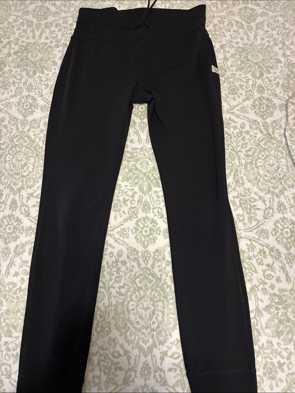 Vuori Black Athletic Leggings with Subtle Side Tag